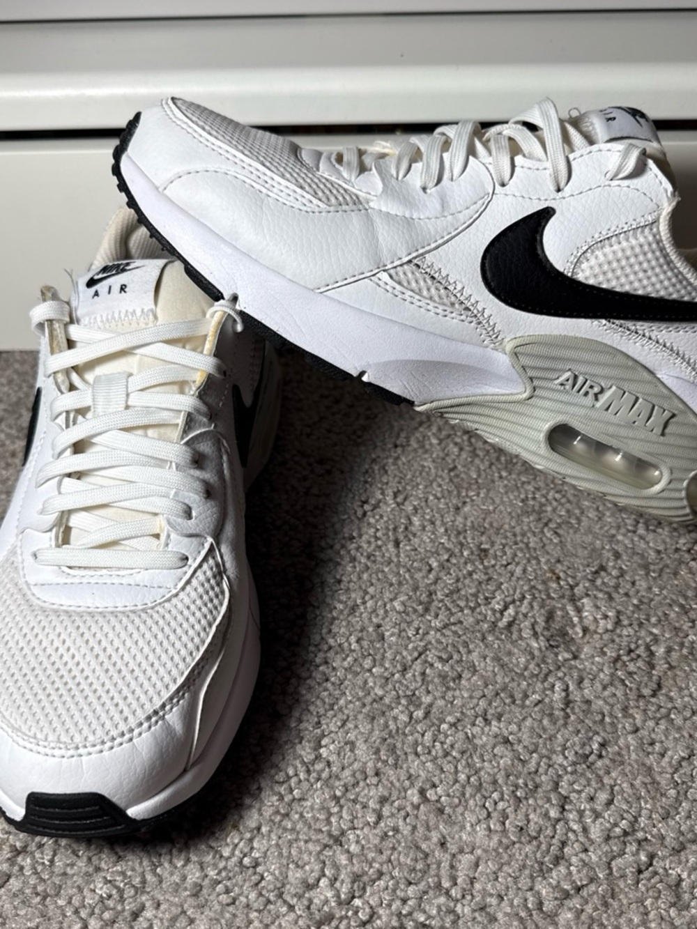 Nike woman’s White and Black Low-Top Sneakers